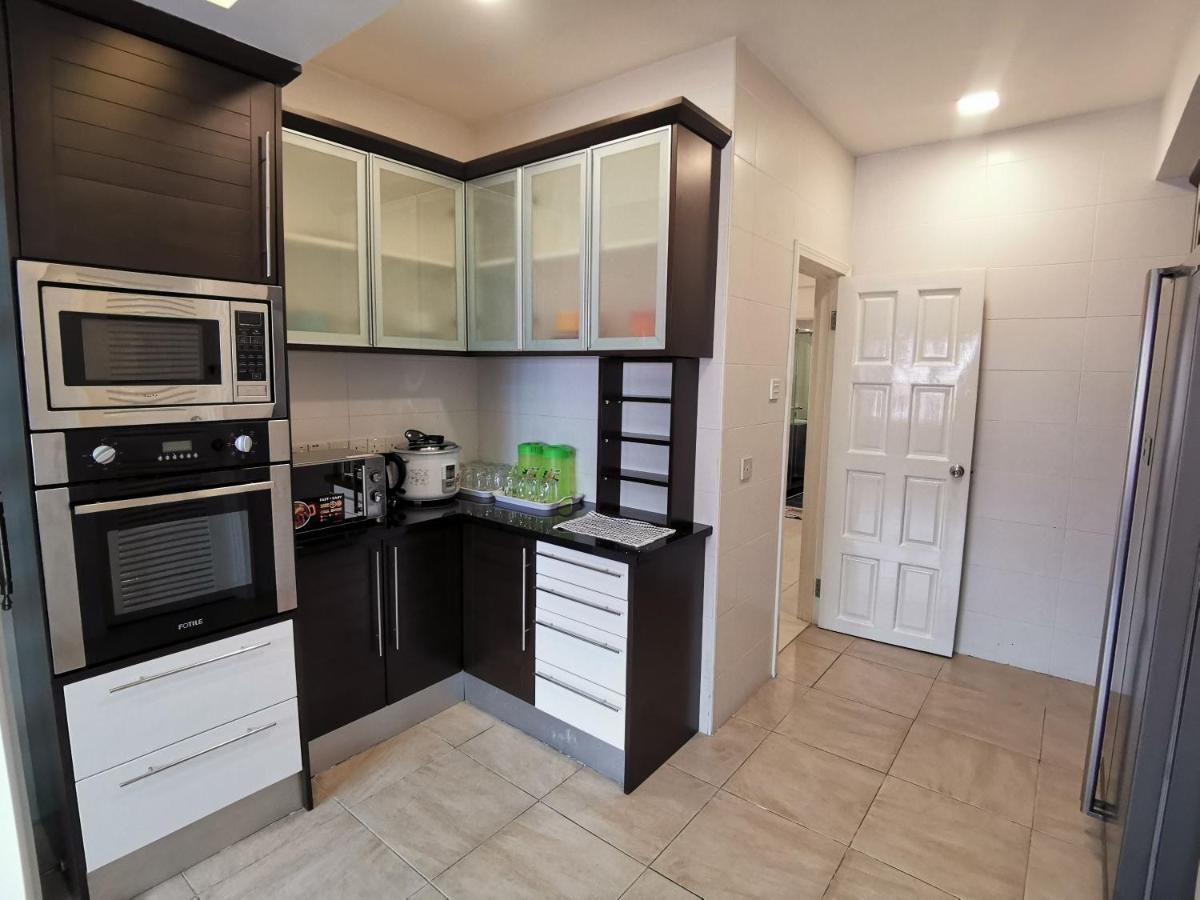 Chung cư 362 m² 3 phòng ngủ, 2 phòng tắm riêng ở Khu trung tâm Kota Kinabalu Ngoại thất bức ảnh