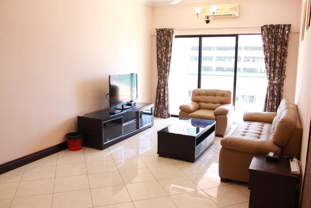 Chung cư 362 m² 3 phòng ngủ, 2 phòng tắm riêng ở Khu trung tâm Kota Kinabalu Ngoại thất bức ảnh