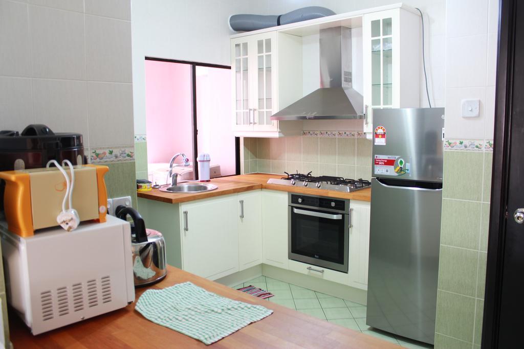 Chung cư 362 m² 3 phòng ngủ, 2 phòng tắm riêng ở Khu trung tâm Kota Kinabalu Ngoại thất bức ảnh